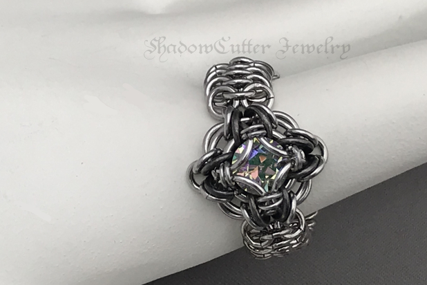 Paradise shine crystal ring Celtic labyrinth